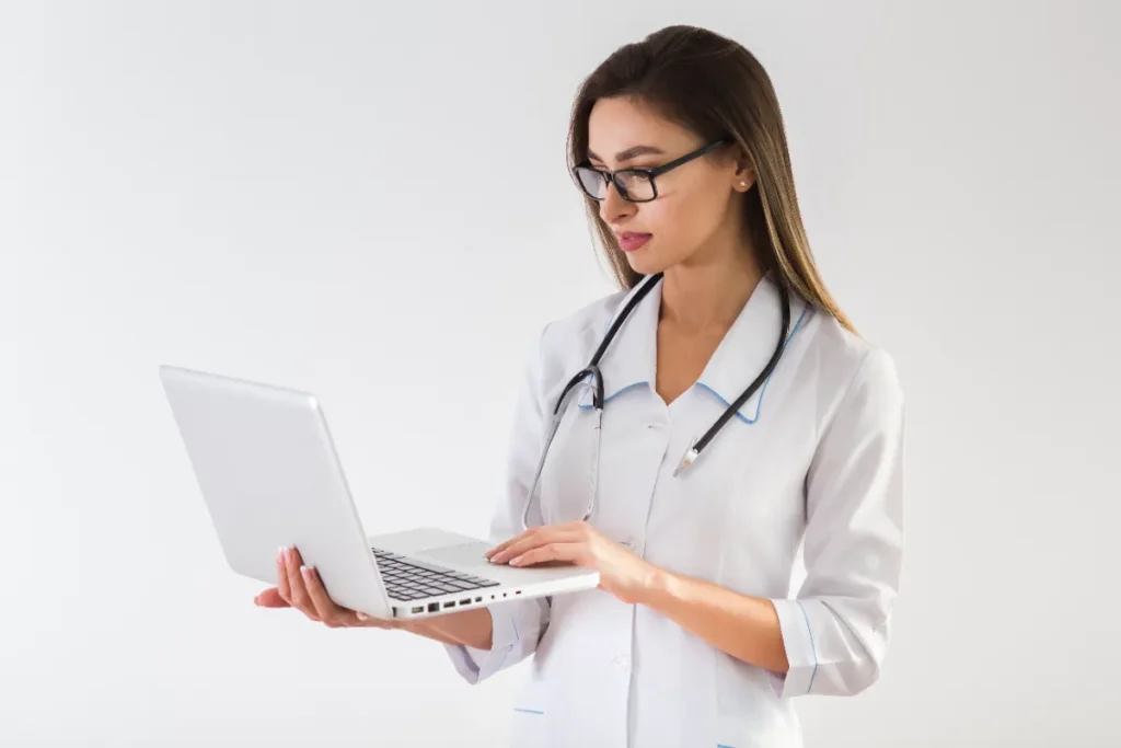 software de gestão de clínica para economizar tempo de atendimento