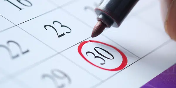 calendário com marcador no dia 30