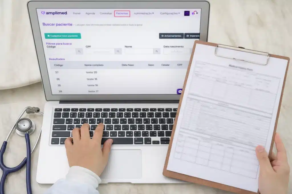 Cadastro de pacientes em sistema vs ficha física